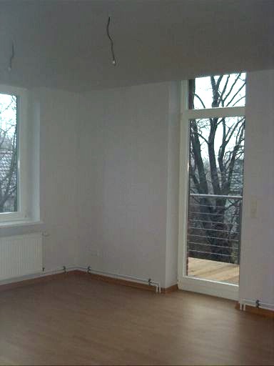 Wohnzimmer - Fenstertür zum Balkon