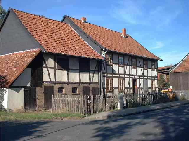 Dieses alte Haus wird gerade im alten Stil renoviert - denkmalgeschützt